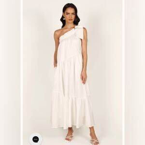 Petal & Pup NWT Ava One Shoulder White Maxi Dress size M